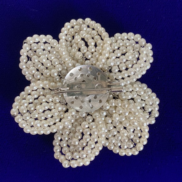 Artificial mini pearl brooch - Picture 2 of 3